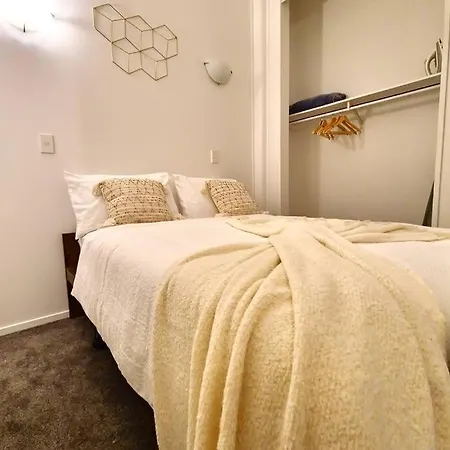 Heritage Luxe Retreat On Queens Auckland Exterior photo