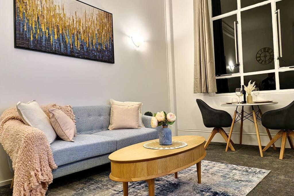 Apartment Heritage Luxe Retreat On Queens *